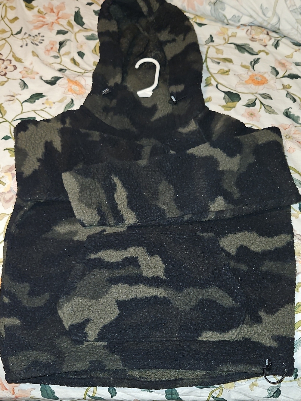 PINK Victoria's Secret Women's Crewneck Hoodie - Black & Olive Camo